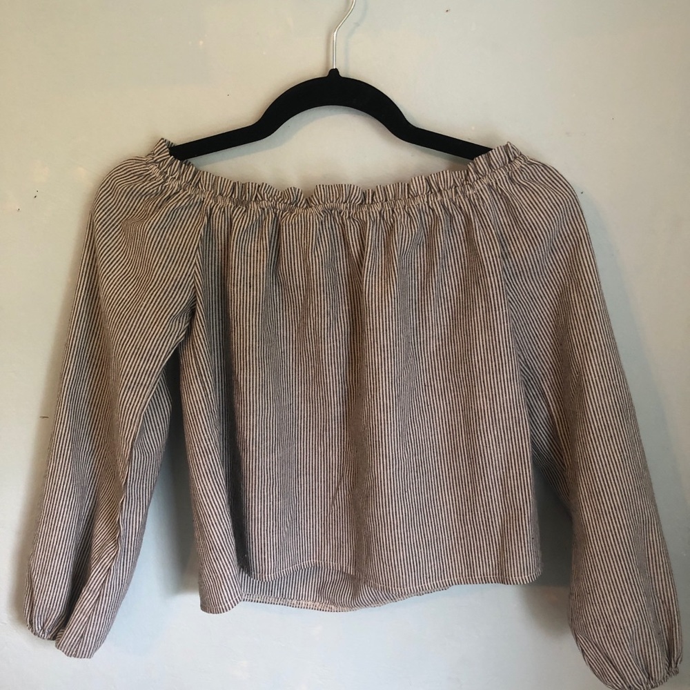 Brandy Melville Scrunch Crop Top